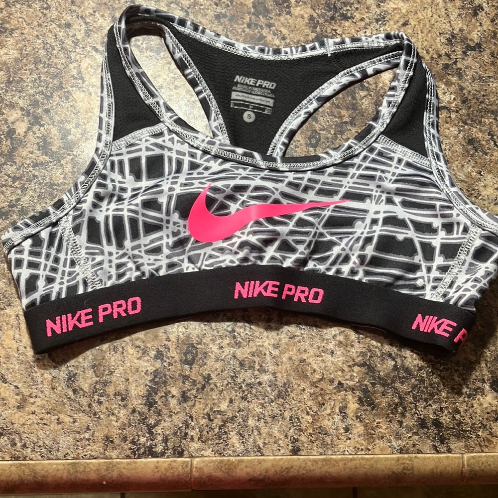 NIKE PRO black white and hot pink!